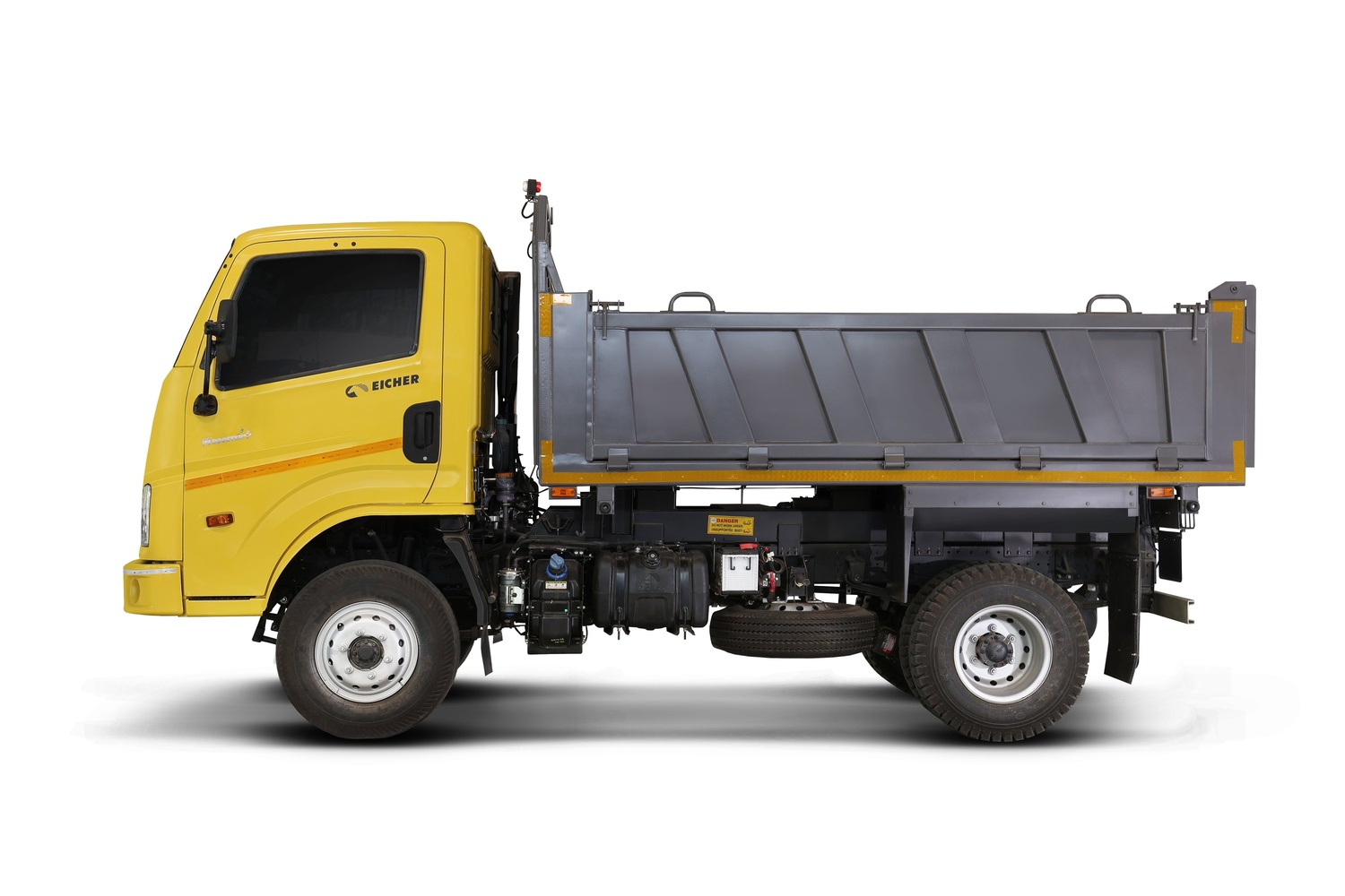 Eicher Pro 2075T Exterior