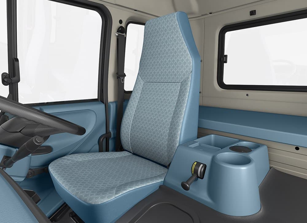 Eicher Pro 6048XP Interior